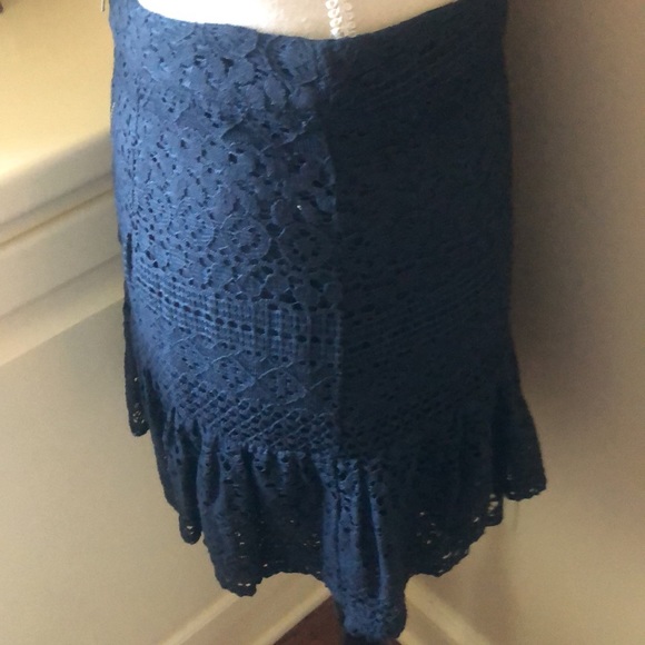 NEW WITH TAGS Forever 21 Lace Tiered Skirt Zip-back with eye-hook. Navy Sz Small - Picture 5 of 13
